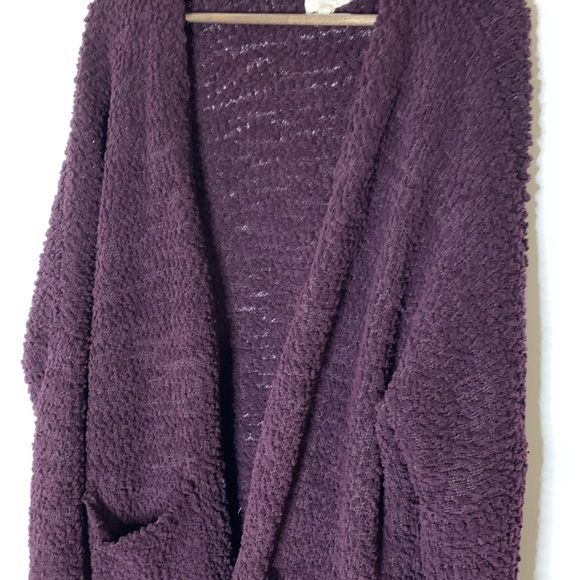 Very comfy cardigan with a beautiful color. Pockets are a bonus. - Picture 4 of 9